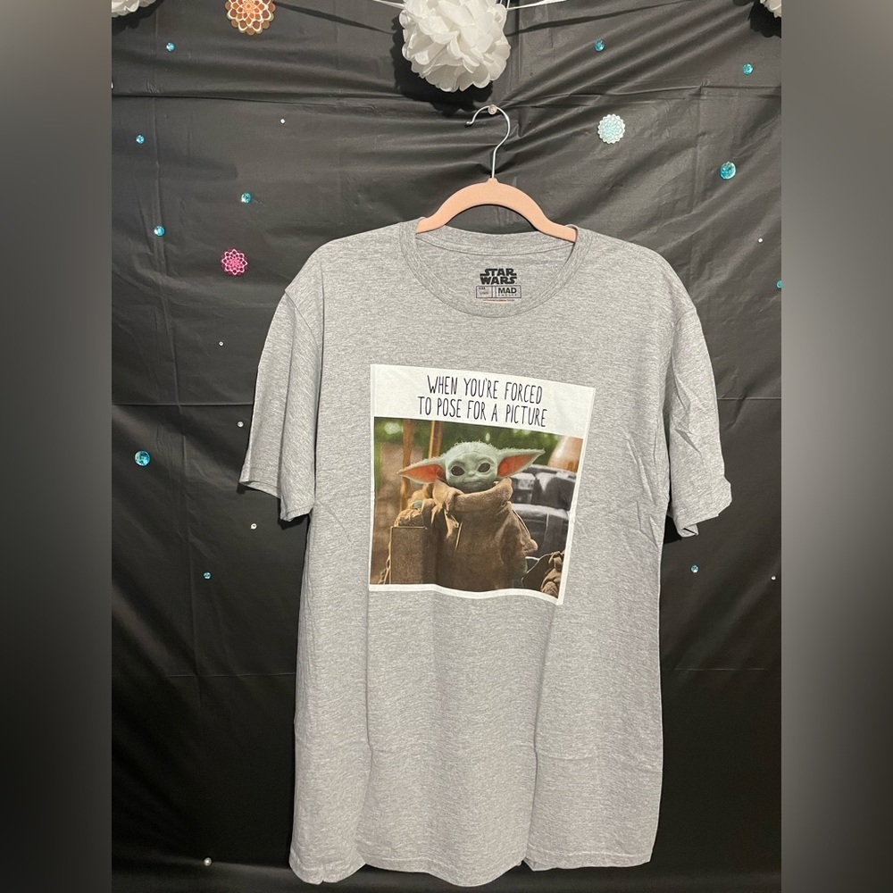 Mens Star Wars baby Yoda graphic print tshirt size Large NEW 0039